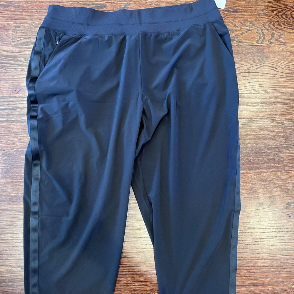 Athleta black slim tapered crop pants, size 24, never worn